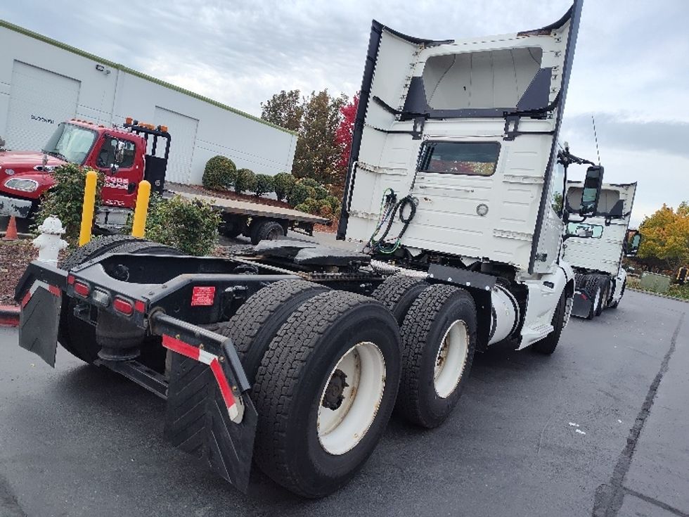 Day Cab Tractor-Heavy Duty Tractors-Volvo-2019-VNL64T300-Kent-WA-435,899\n\t\tmiles-$ 40,000 - Image 7