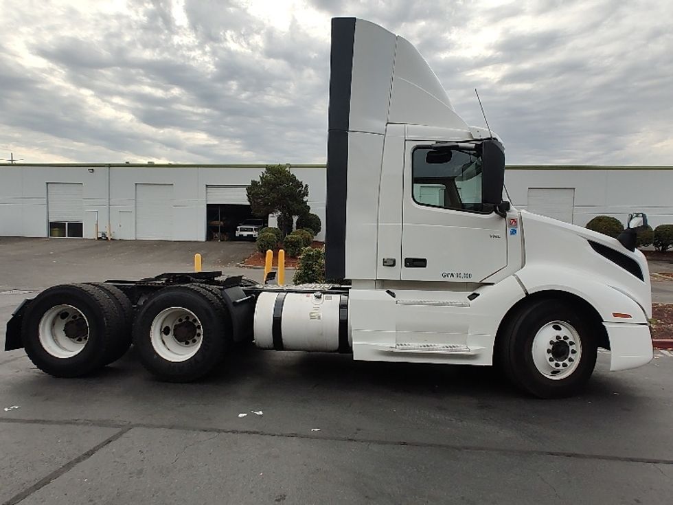 Day Cab Tractor-Heavy Duty Tractors-Volvo-2019-VNL64T300-Kent-WA-435,899\n\t\tmiles-$ 40,000 - Image 8