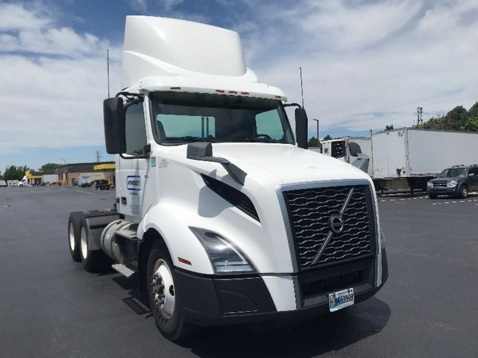 Day Cab Tractor-Heavy Duty Tractors-Volvo-2019-VNL64T300-Lancaster-PA-339,123\n\t\tmiles-$ 43,000 - Image 1