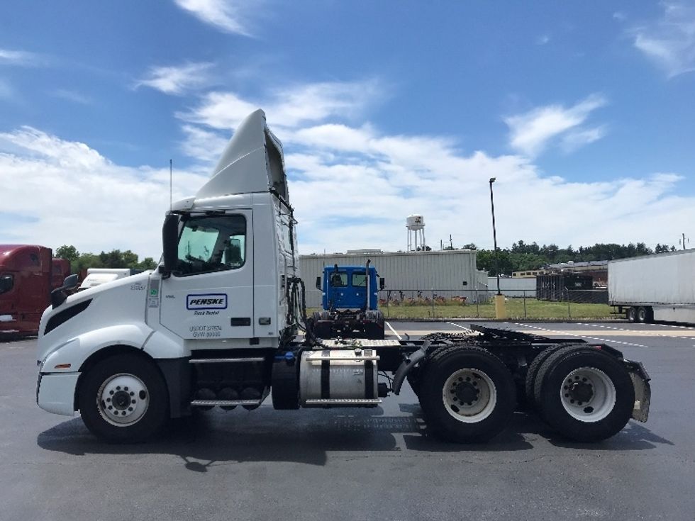 Day Cab Tractor-Heavy Duty Tractors-Volvo-2019-VNL64T300-Lancaster-PA-339,123\n\t\tmiles-$ 43,000 - Image 4