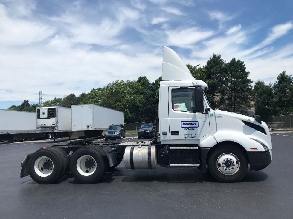 Day Cab Tractor-Heavy Duty Tractors-Volvo-2019-VNL64T300-Lancaster-PA-339,123\n\t\tmiles-$ 43,000 - Image 8