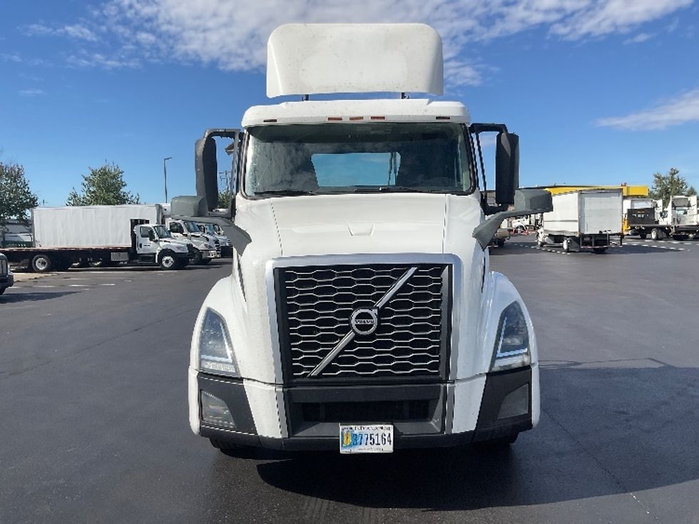 Day Cab Tractor-Heavy Duty Tractors-Volvo-2019-VNL64T300-Lancaster-PA-585,950\n\t\tmiles-$ 27,500 - Image 2