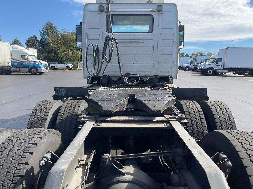 Day Cab Tractor-Heavy Duty Tractors-Volvo-2019-VNL64T300-Lancaster-PA-585,950\n\t\tmiles-$ 27,500 - Image 6