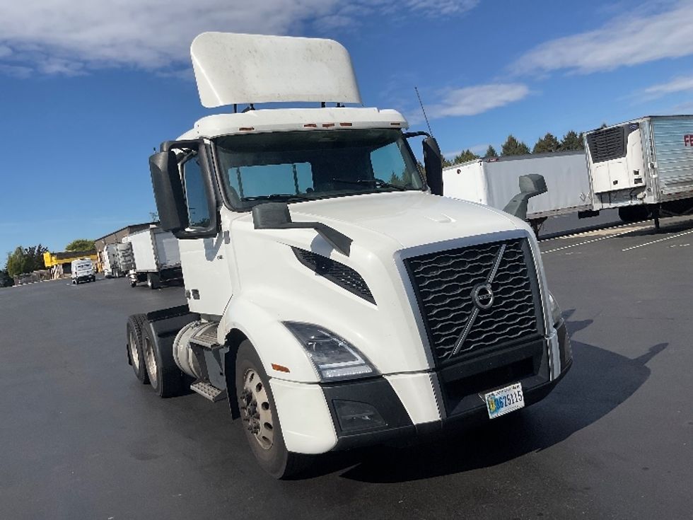 Day Cab Tractor-Heavy Duty Tractors-Volvo-2019-VNL64T300-Lancaster-PA-629,137\n\t\tmiles-$ 24,000 - Image 1