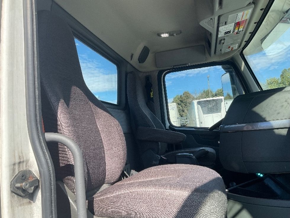 Day Cab Tractor-Heavy Duty Tractors-Volvo-2019-VNL64T300-Lancaster-PA-629,137\n\t\tmiles-$ 24,000 - Image 14