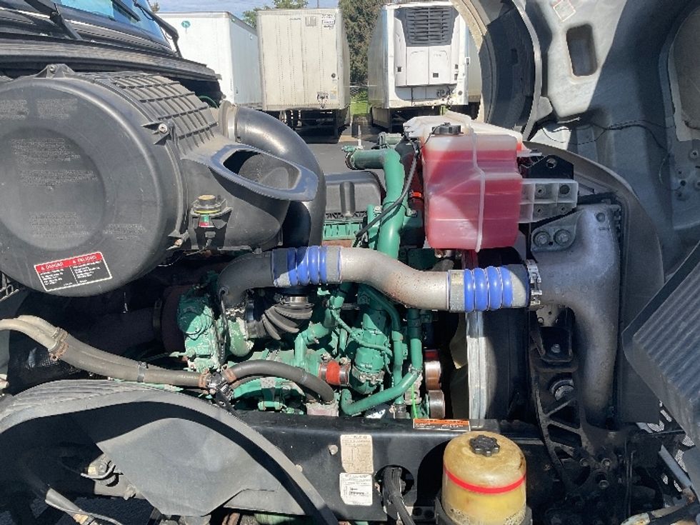 Day Cab Tractor-Heavy Duty Tractors-Volvo-2019-VNL64T300-Lancaster-PA-629,137\n\t\tmiles-$ 24,000 - Image 15