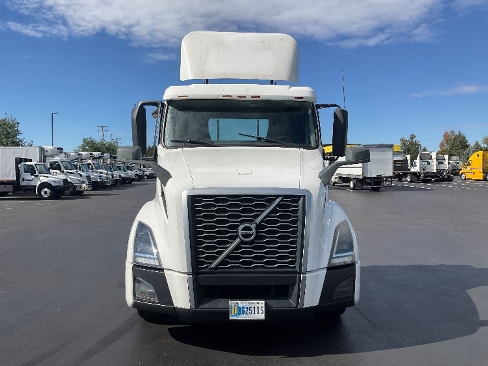 Day Cab Tractor-Heavy Duty Tractors-Volvo-2019-VNL64T300-Lancaster-PA-629,137\n\t\tmiles-$ 24,000 - Image 2
