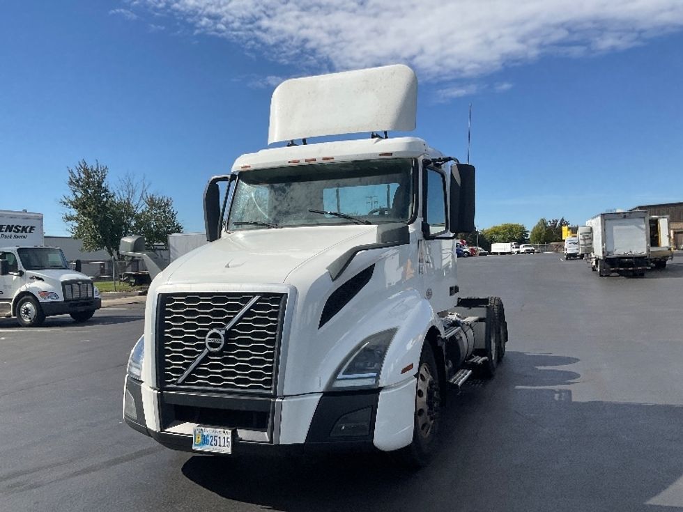 Day Cab Tractor-Heavy Duty Tractors-Volvo-2019-VNL64T300-Lancaster-PA-629,137\n\t\tmiles-$ 24,000 - Image 3