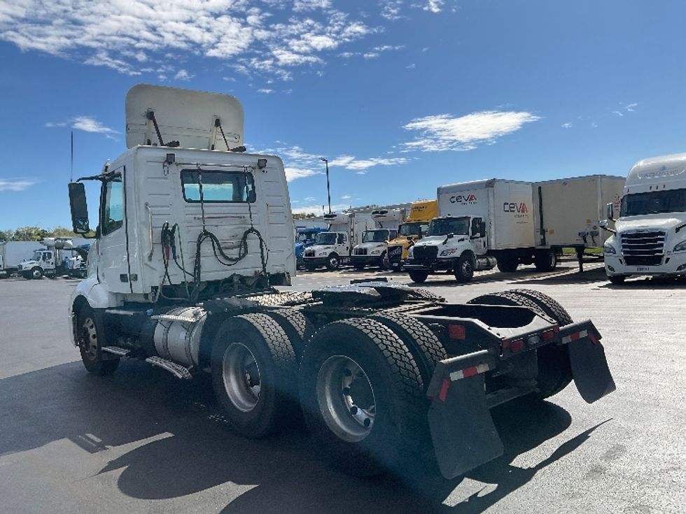 Day Cab Tractor-Heavy Duty Tractors-Volvo-2019-VNL64T300-Lancaster-PA-629,137\n\t\tmiles-$ 24,000 - Image 5
