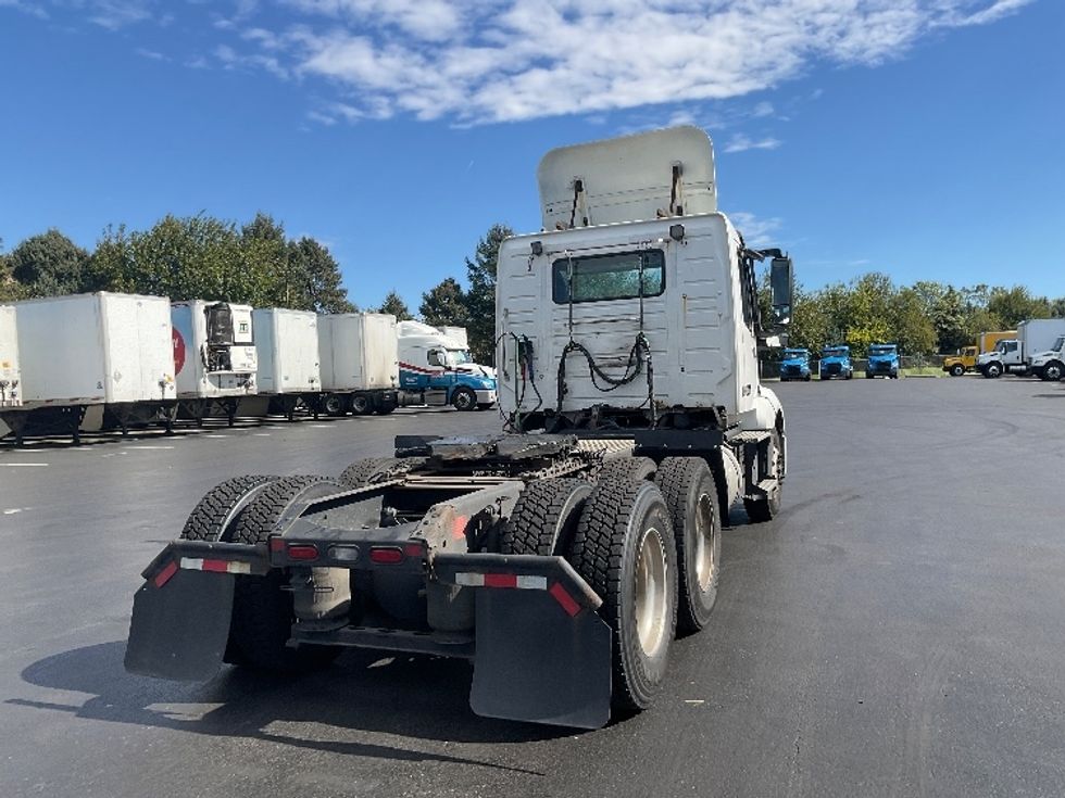 Day Cab Tractor-Heavy Duty Tractors-Volvo-2019-VNL64T300-Lancaster-PA-629,137\n\t\tmiles-$ 24,000 - Image 7