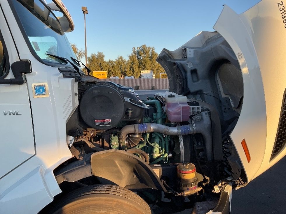 Day Cab Tractor-Heavy Duty Tractors-Volvo-2019-VNL64T300-Las Vegas-NV-231,657\n\t\tmiles-$ 30,000 - Image 15