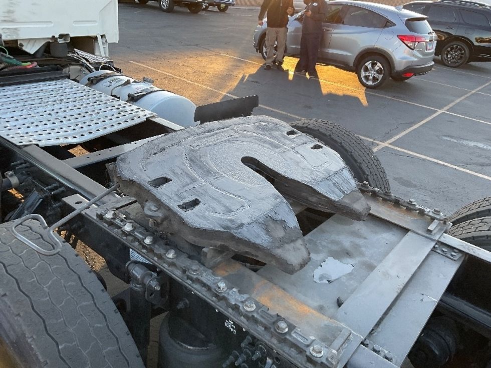 Day Cab Tractor-Heavy Duty Tractors-Volvo-2019-VNL64T300-Las Vegas-NV-231,657\n\t\tmiles-$ 30,000 - Image 18