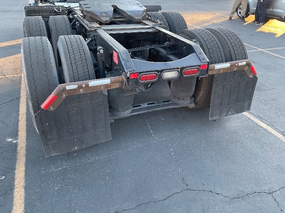 Day Cab Tractor-Heavy Duty Tractors-Volvo-2019-VNL64T300-Las Vegas-NV-231,657\n\t\tmiles-$ 30,000 - Image 19