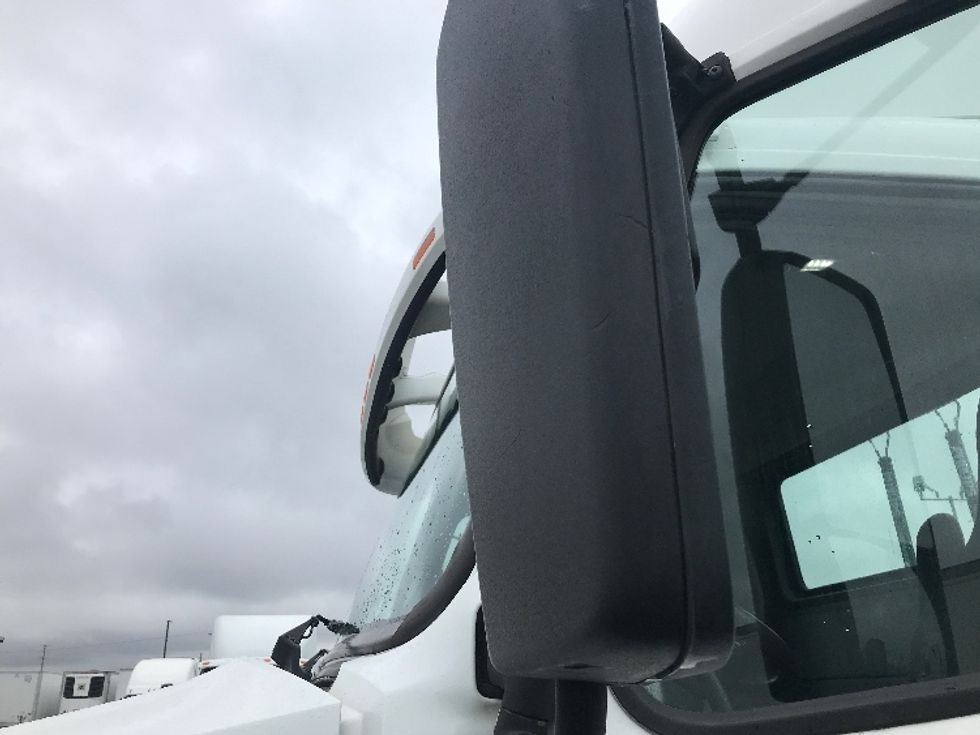 Day Cab Tractor-Heavy Duty Tractors-Volvo-2019-VNL64T300-Las Vegas-NV-231,657\n\t\tmiles-$ 30,000 - Image 21