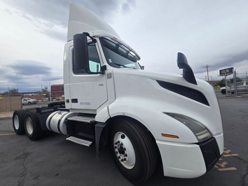 Day Cab Tractor-Heavy Duty Tractors-Volvo-2019-VNL64T300-Las Vegas-NV-231,657\n\t\tmiles-$ 30,000 - Image 3