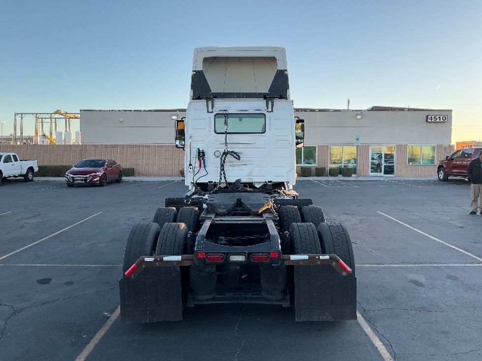Day Cab Tractor-Heavy Duty Tractors-Volvo-2019-VNL64T300-Las Vegas-NV-231,657\n\t\tmiles-$ 30,000 - Image 6