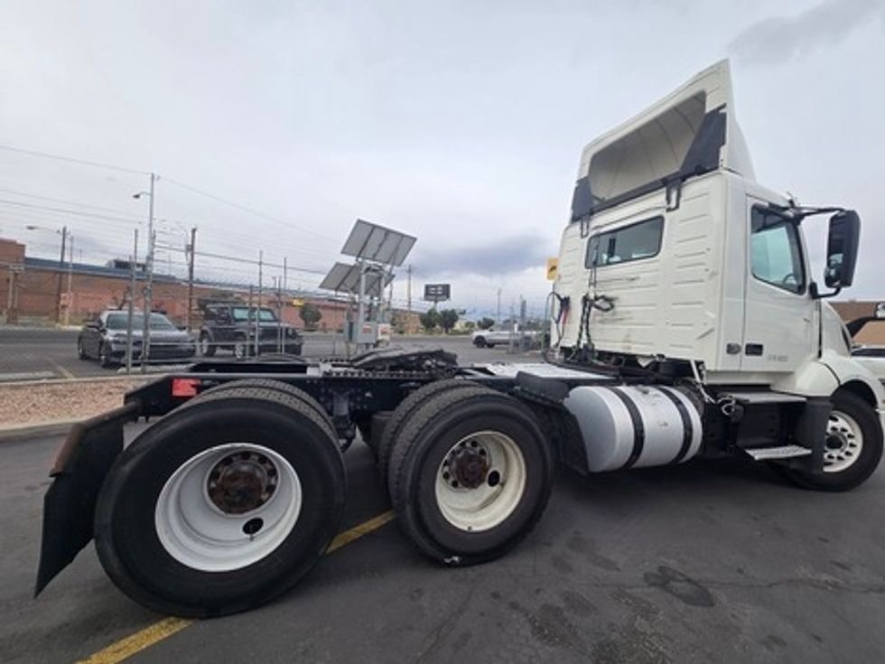 Day Cab Tractor-Heavy Duty Tractors-Volvo-2019-VNL64T300-Las Vegas-NV-231,657\n\t\tmiles-$ 30,000 - Image 7