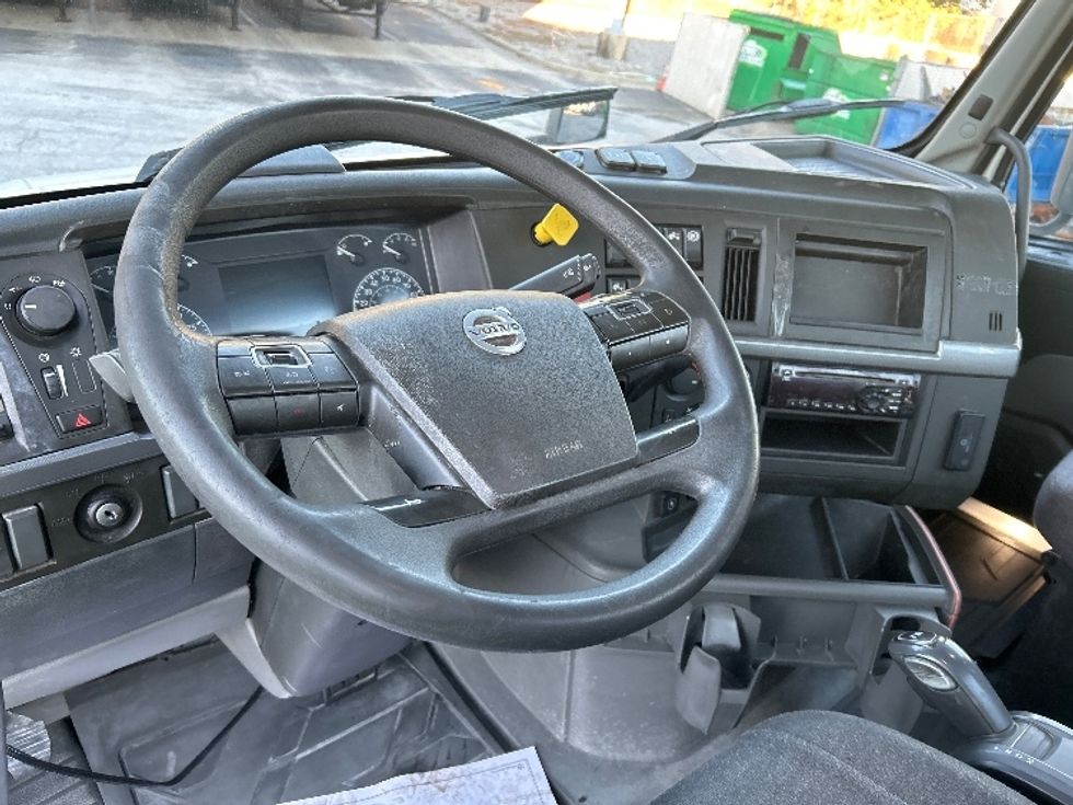 Day Cab Tractor-Heavy Duty Tractors-Volvo-2019-VNL64T300-Lexington-SC-481,751\n\t\tmiles-$ 38,000 - Image 10