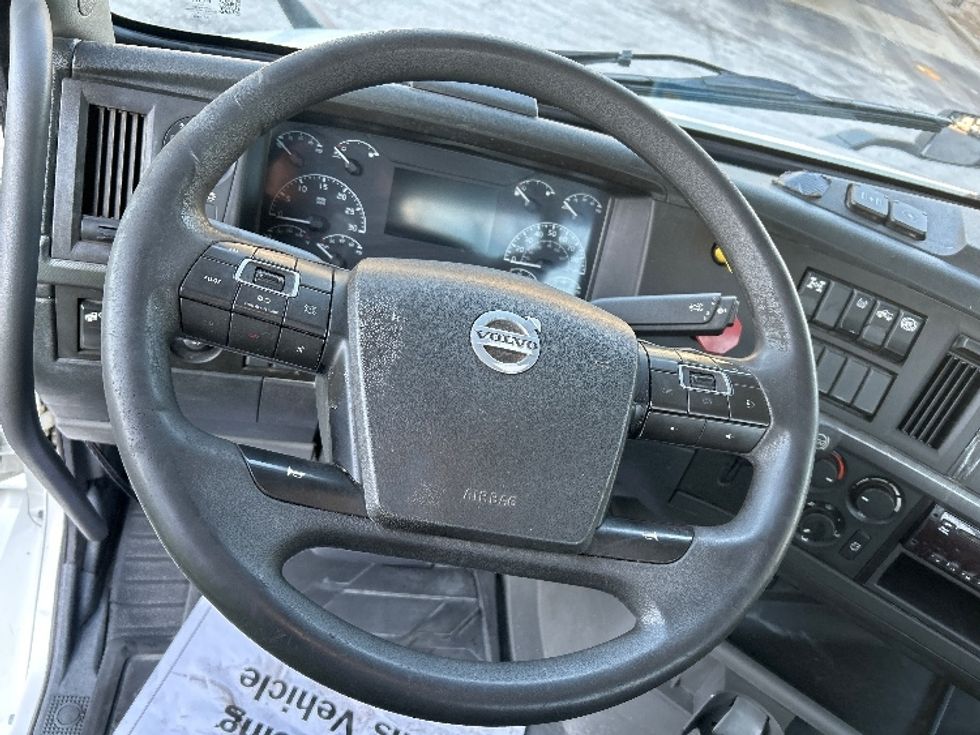 Day Cab Tractor-Heavy Duty Tractors-Volvo-2019-VNL64T300-Lexington-SC-481,751\n\t\tmiles-$ 38,000 - Image 11