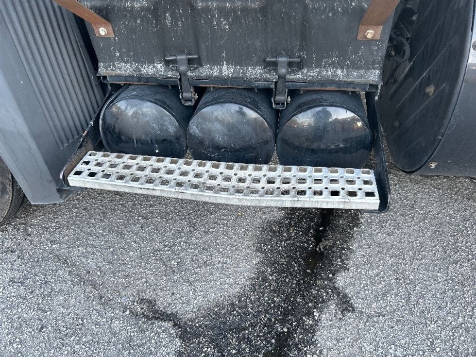 Day Cab Tractor-Heavy Duty Tractors-Volvo-2019-VNL64T300-Lexington-SC-481,751\n\t\tmiles-$ 38,000 - Image 17