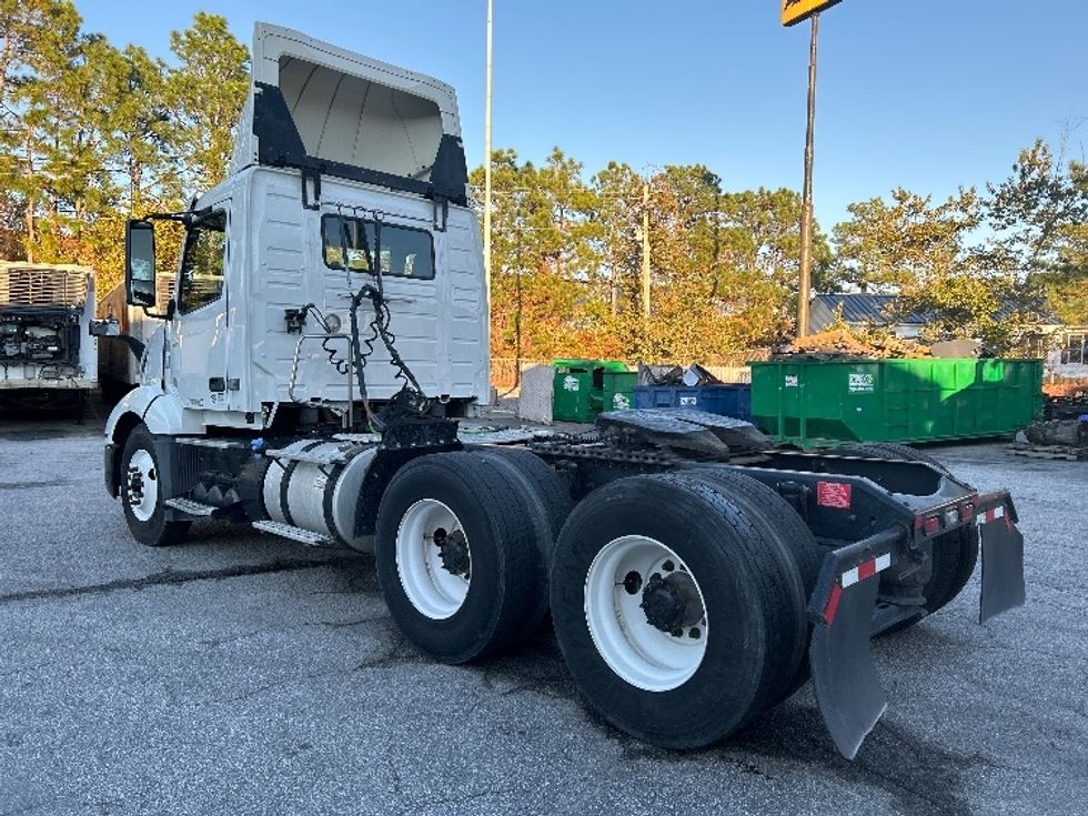Day Cab Tractor-Heavy Duty Tractors-Volvo-2019-VNL64T300-Lexington-SC-481,751\n\t\tmiles-$ 38,000 - Image 5