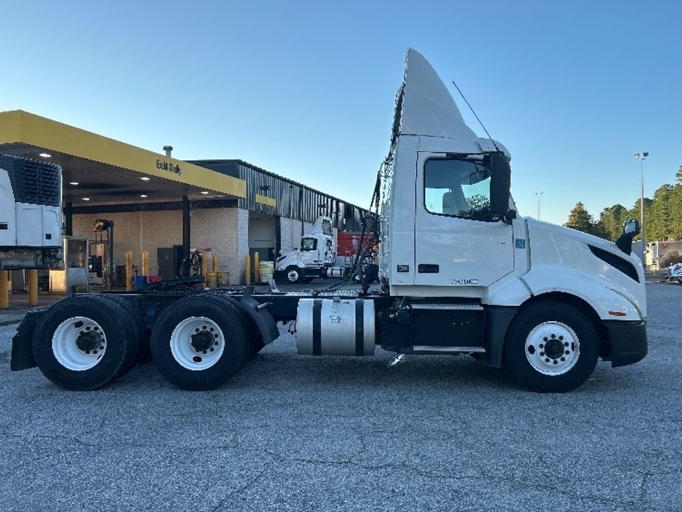 Day Cab Tractor-Heavy Duty Tractors-Volvo-2019-VNL64T300-Lexington-SC-481,751\n\t\tmiles-$ 38,000 - Image 8