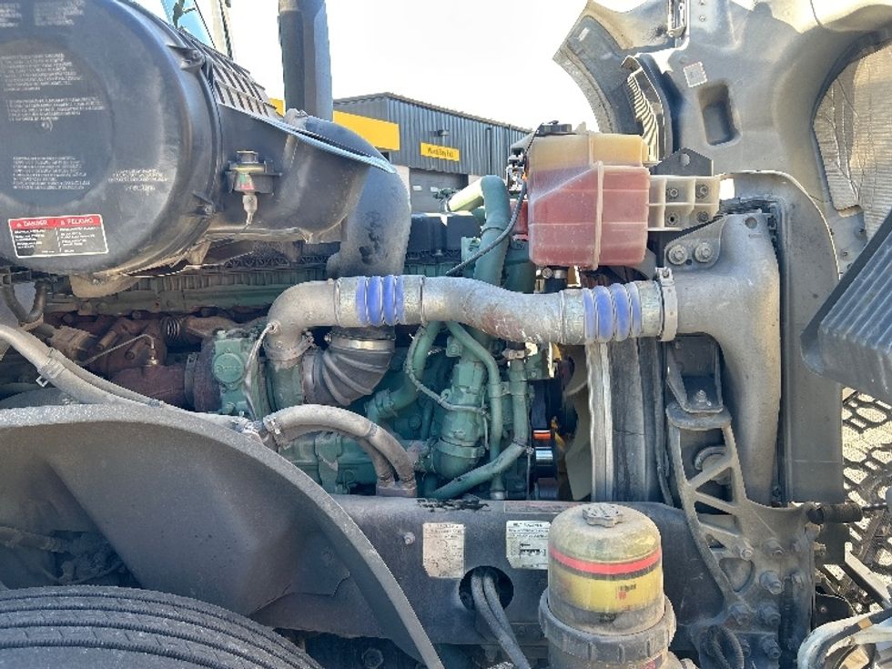 Day Cab Tractor-Heavy Duty Tractors-Volvo-2019-VNL64T300-Lexington-SC-499,094\n\t\tmiles-$ 36,750 - Image 15