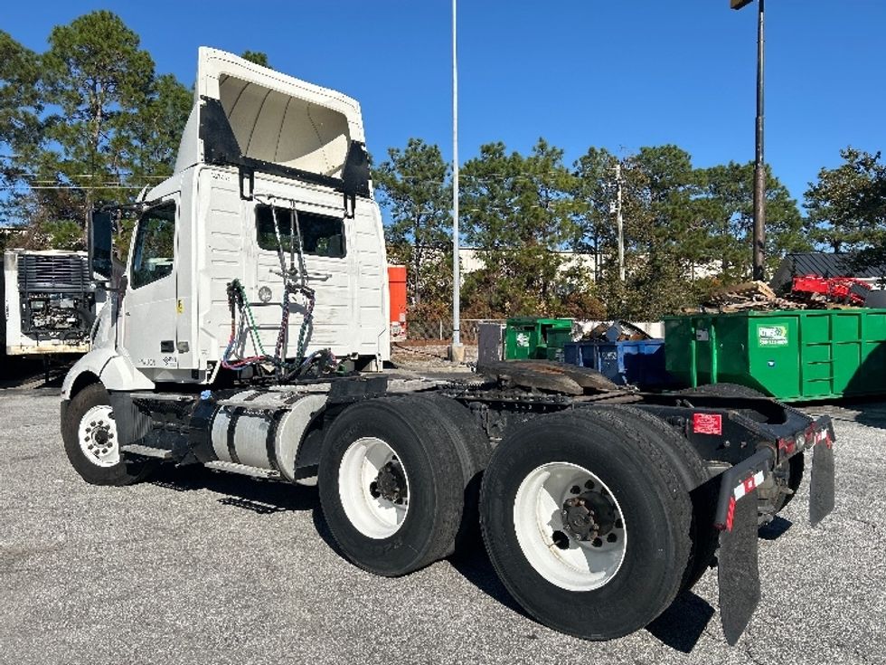 Day Cab Tractor-Heavy Duty Tractors-Volvo-2019-VNL64T300-Lexington-SC-499,094\n\t\tmiles-$ 36,750 - Image 5