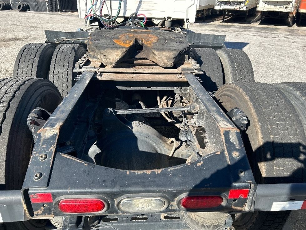 Day Cab Tractor-Heavy Duty Tractors-Volvo-2019-VNL64T300-Lexington-SC-499,094\n\t\tmiles-$ 36,750 - Image 6