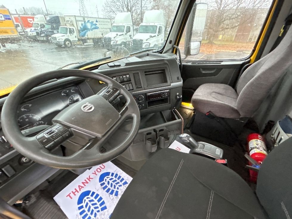 Day Cab Tractor-Heavy Duty Tractors-Volvo-2019-VNL64T300-London-ON-459,056\n\t\tkm-$ 59,750 - Image 10