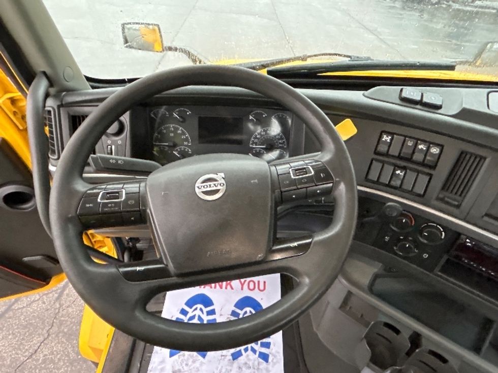 Day Cab Tractor-Heavy Duty Tractors-Volvo-2019-VNL64T300-London-ON-459,056\n\t\tkm-$ 59,750 - Image 11