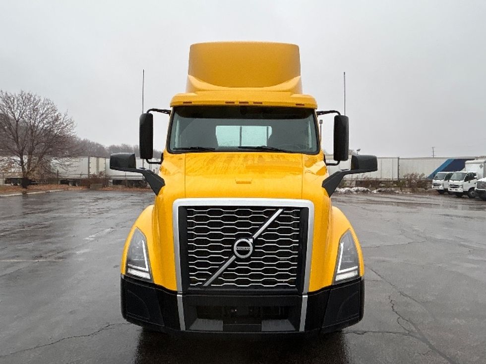 Day Cab Tractor-Heavy Duty Tractors-Volvo-2019-VNL64T300-London-ON-459,056\n\t\tkm-$ 59,750 - Image 2