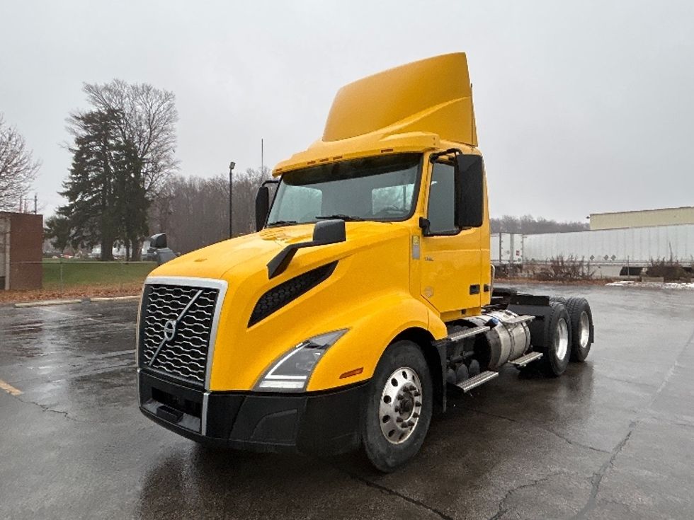 Day Cab Tractor-Heavy Duty Tractors-Volvo-2019-VNL64T300-London-ON-459,056\n\t\tkm-$ 59,750 - Image 3