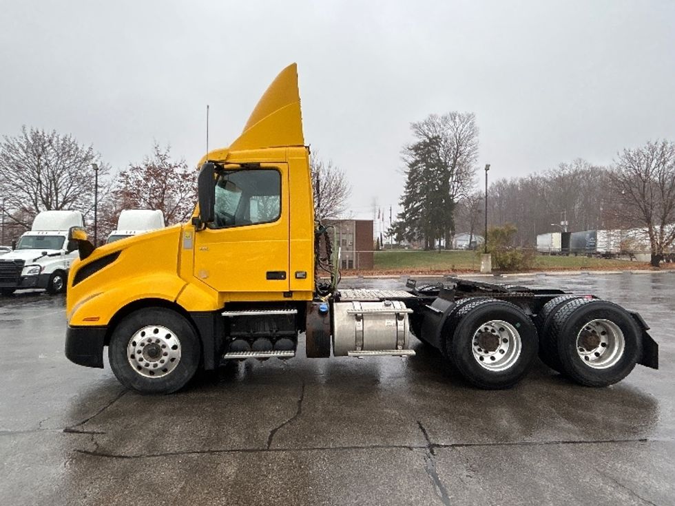 Day Cab Tractor-Heavy Duty Tractors-Volvo-2019-VNL64T300-London-ON-459,056\n\t\tkm-$ 59,750 - Image 4