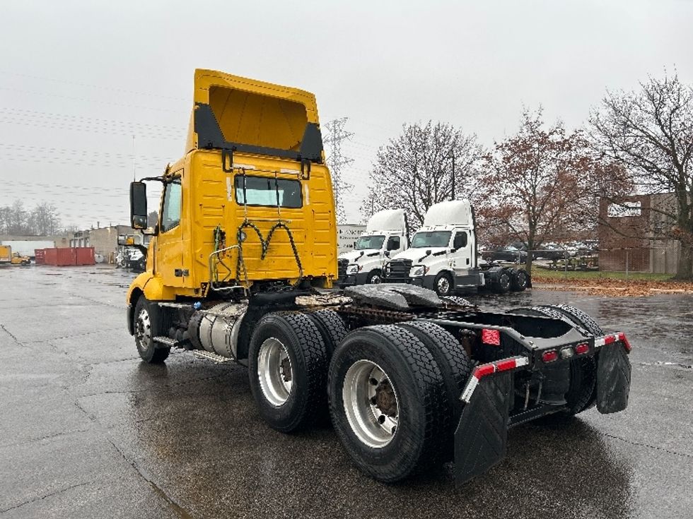 Day Cab Tractor-Heavy Duty Tractors-Volvo-2019-VNL64T300-London-ON-459,056\n\t\tkm-$ 59,750 - Image 5