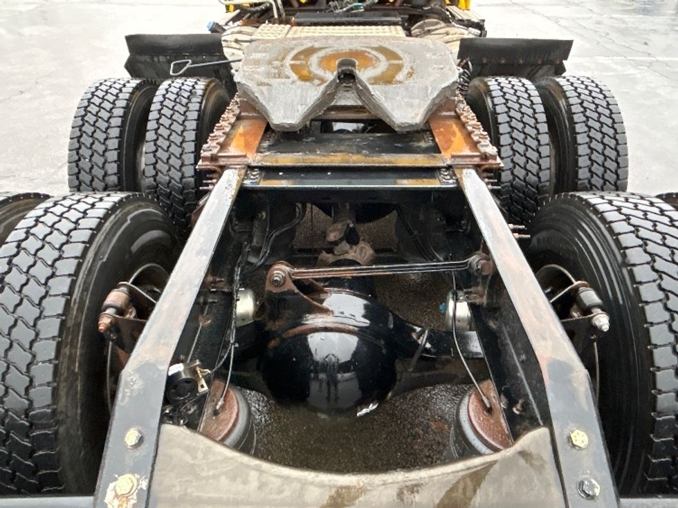 Day Cab Tractor-Heavy Duty Tractors-Volvo-2019-VNL64T300-London-ON-459,056\n\t\tkm-$ 59,750 - Image 6