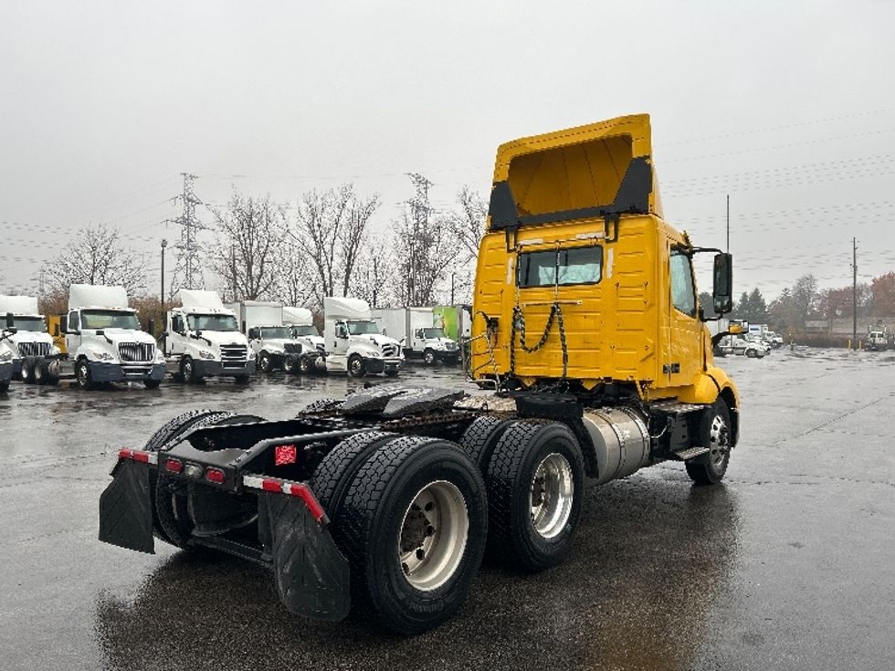Day Cab Tractor-Heavy Duty Tractors-Volvo-2019-VNL64T300-London-ON-459,056\n\t\tkm-$ 59,750 - Image 7