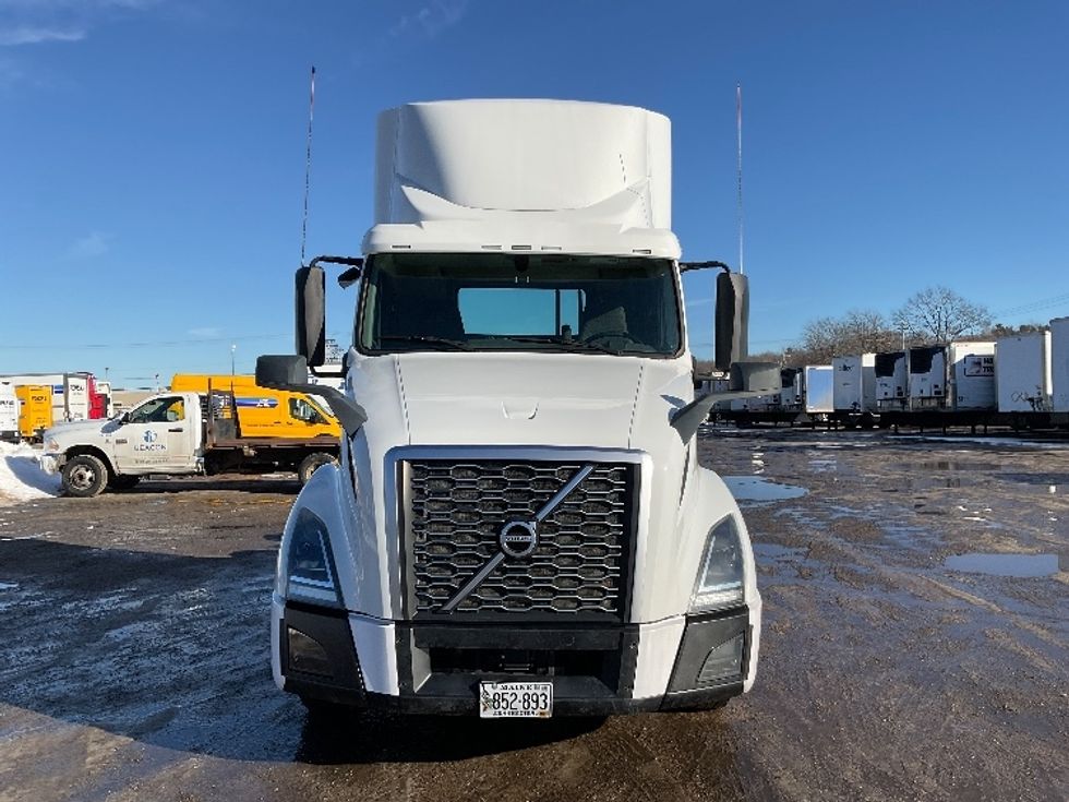 Day Cab Tractor-Heavy Duty Tractors-Volvo-2019-VNL64T300-Londonderry-NH-262,411\n\t\tmiles-$ 43,000 - Image 2