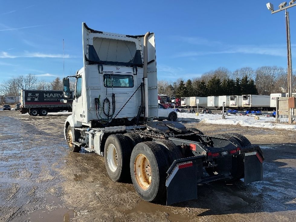 Day Cab Tractor-Heavy Duty Tractors-Volvo-2019-VNL64T300-Londonderry-NH-262,411\n\t\tmiles-$ 43,000 - Image 5
