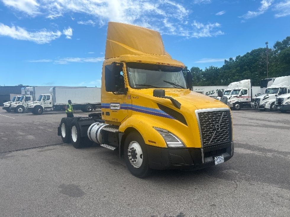 Day Cab Tractor-Heavy Duty Tractors-Volvo-2019-VNL64T300-Mebane-NC-235,525\n\t\tmiles-$ 50,250 - Image 1