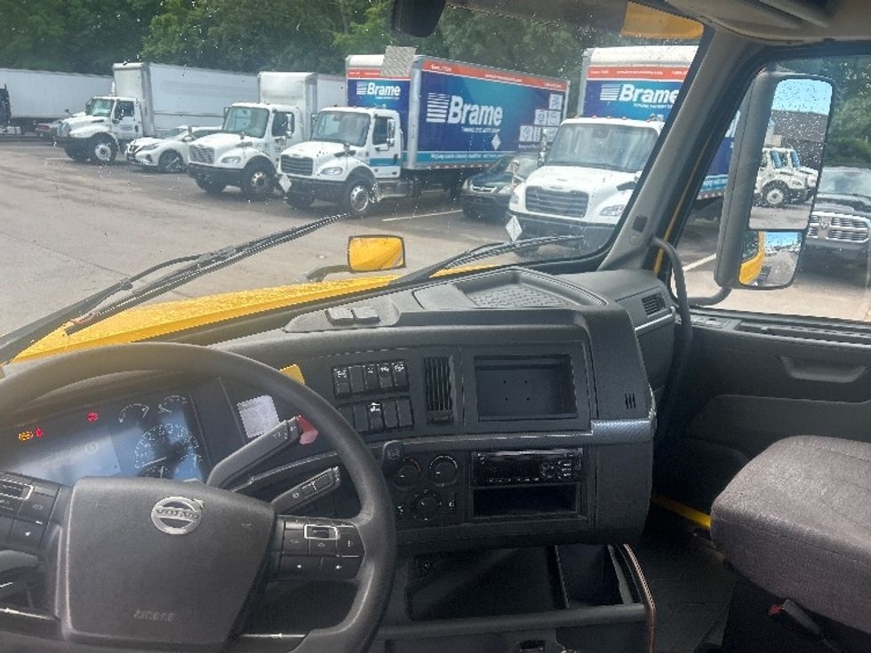 Day Cab Tractor-Heavy Duty Tractors-Volvo-2019-VNL64T300-Mebane-NC-235,525\n\t\tmiles-$ 50,250 - Image 10