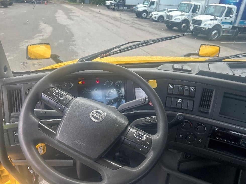Day Cab Tractor-Heavy Duty Tractors-Volvo-2019-VNL64T300-Mebane-NC-235,525\n\t\tmiles-$ 50,250 - Image 11