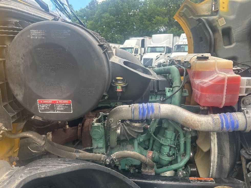 Day Cab Tractor-Heavy Duty Tractors-Volvo-2019-VNL64T300-Mebane-NC-235,525\n\t\tmiles-$ 50,250 - Image 15