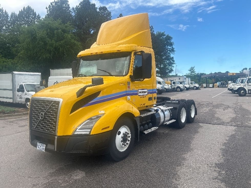 Day Cab Tractor-Heavy Duty Tractors-Volvo-2019-VNL64T300-Mebane-NC-235,525\n\t\tmiles-$ 50,250 - Image 3