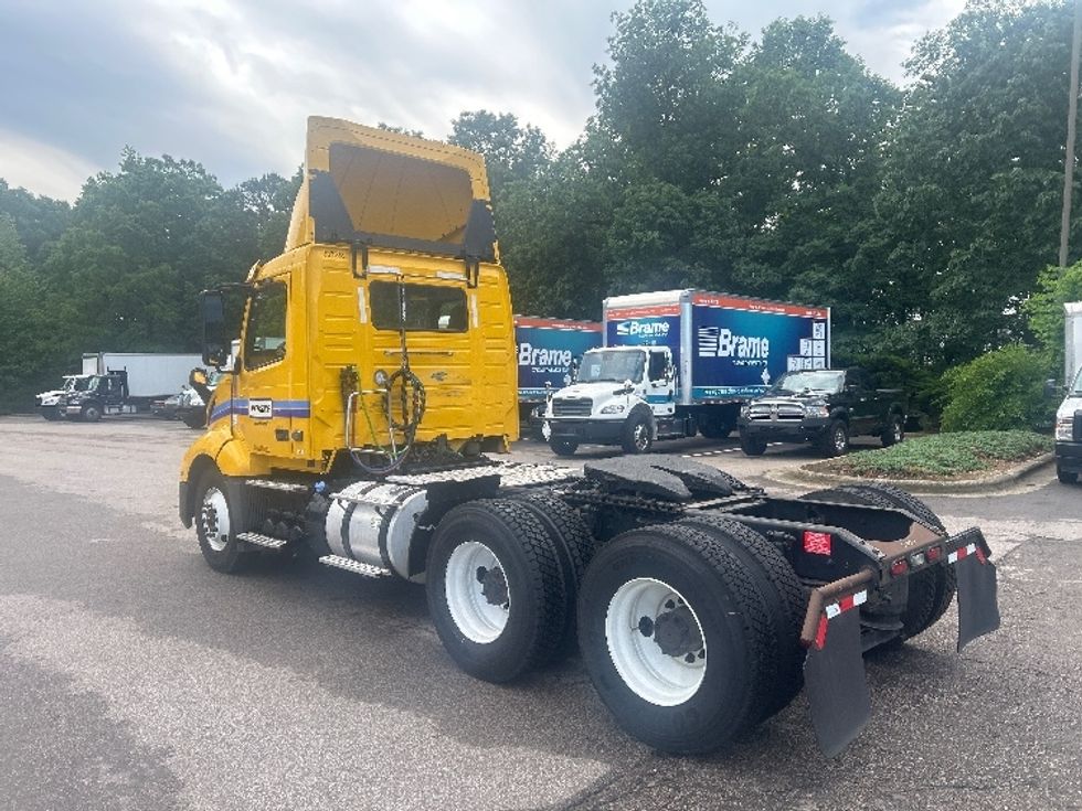 Day Cab Tractor-Heavy Duty Tractors-Volvo-2019-VNL64T300-Mebane-NC-235,525\n\t\tmiles-$ 50,250 - Image 5