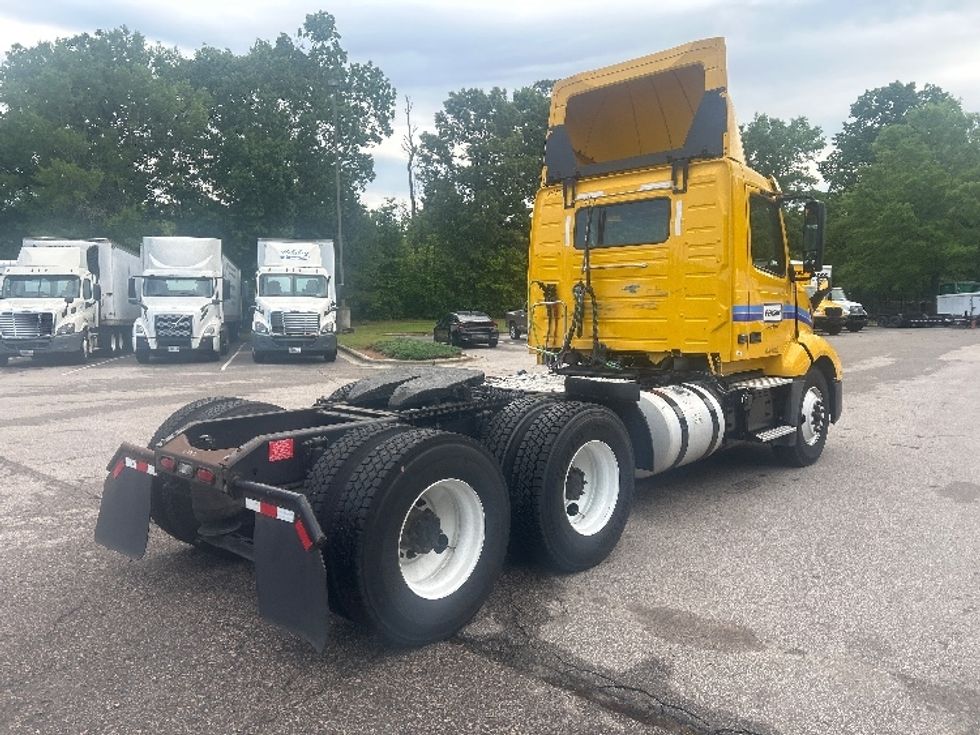 Day Cab Tractor-Heavy Duty Tractors-Volvo-2019-VNL64T300-Mebane-NC-235,525\n\t\tmiles-$ 50,250 - Image 7