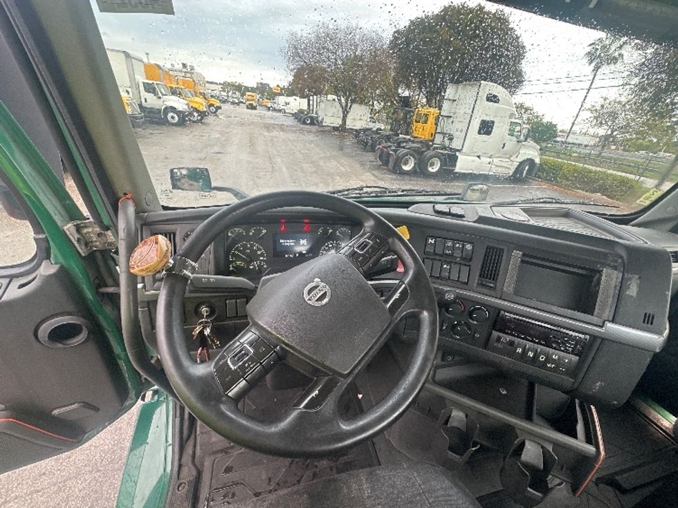 Day Cab Tractor-Heavy Duty Tractors-Volvo-2019-VNL64T300-Medley-FL-263,029\n\t\tmiles-$ 43,750 - Image 11
