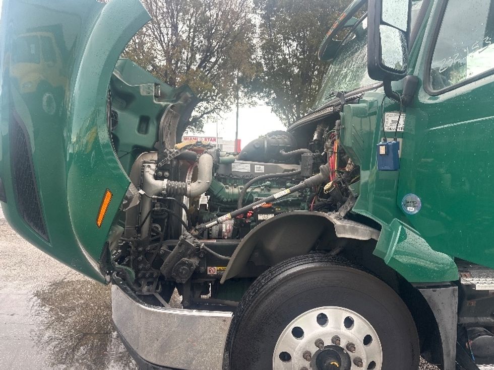 Day Cab Tractor-Heavy Duty Tractors-Volvo-2019-VNL64T300-Medley-FL-263,029\n\t\tmiles-$ 43,750 - Image 16