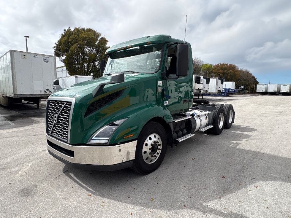 Day Cab Tractor-Heavy Duty Tractors-Volvo-2019-VNL64T300-Medley-FL-263,029\n\t\tmiles-$ 43,750 - Image 3