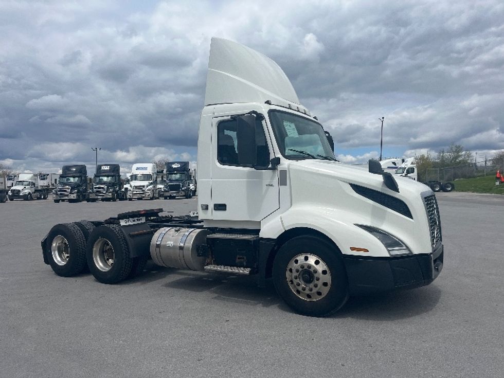 Day Cab Tractor-Heavy Duty Tractors-Volvo-2019-VNL64T300-Mississauga-ON-318,529\n\t\tkm-$ 67,500 - Image 1
